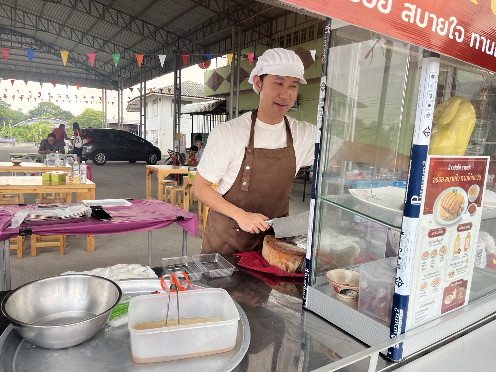 หน้าร้านซานเป่า ข้าวมันไก่ ตลาดทรัพย์เจริญ สามแยกบางงา จ.ลพบุรี
